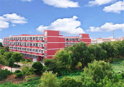 昆山工贸技工学校简介