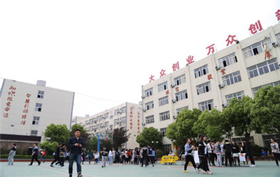 南京工业技术学校官网介绍？