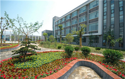 惠山中等专业学校办学特色在哪？